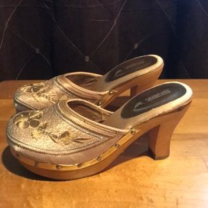 Sz 7 wood clogs gold fabric sparkly sequins